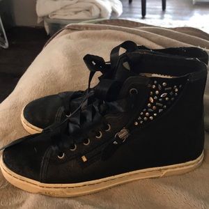 Ugg tennis shoes ! size 7.5
